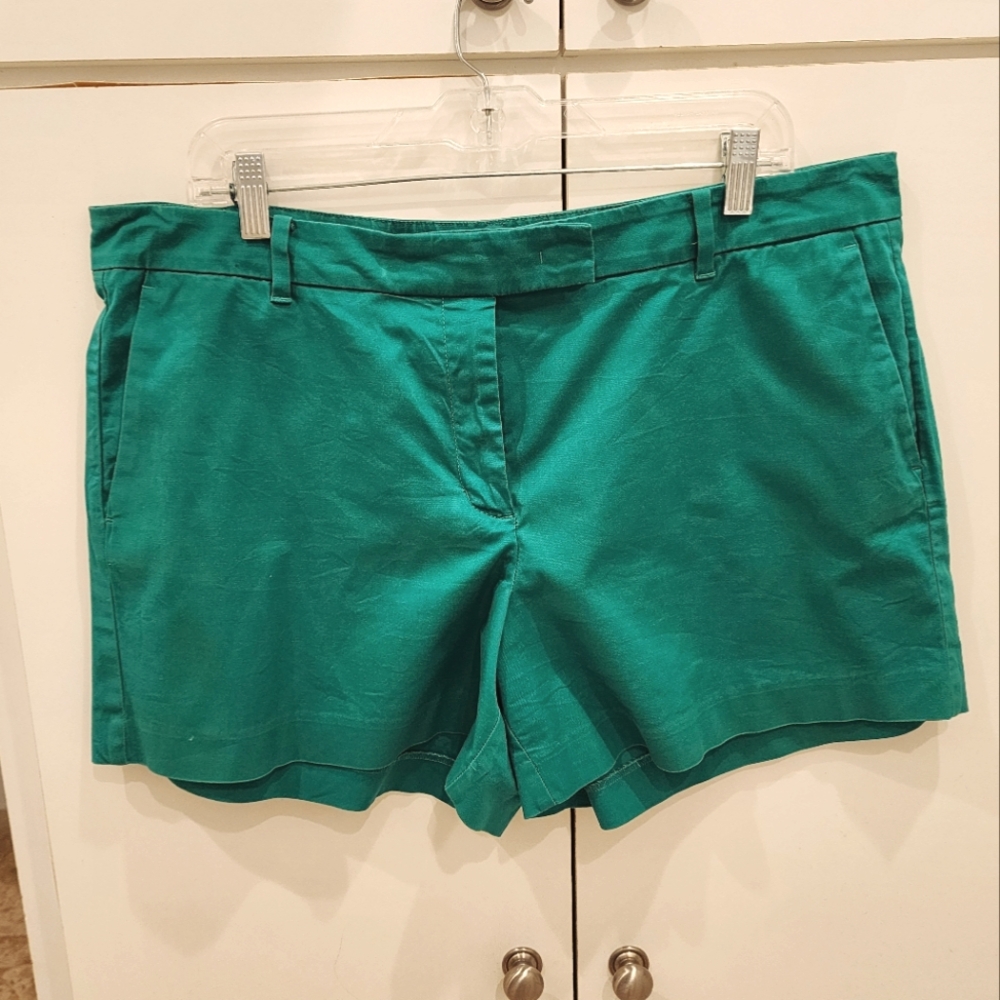 Ann Taylor kelly green size 14 Devin fit shorts
